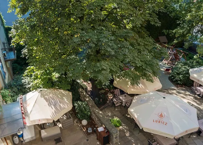 Niebieski Art & Hotel