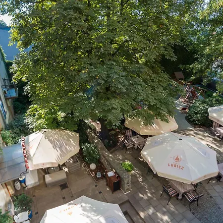 Niebieski Art & Hotel